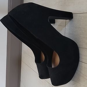 Torrid black platform pumps sz 7 ww